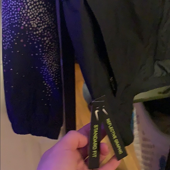 Nike Lightweight Running Jacket - Picture 8 of 8